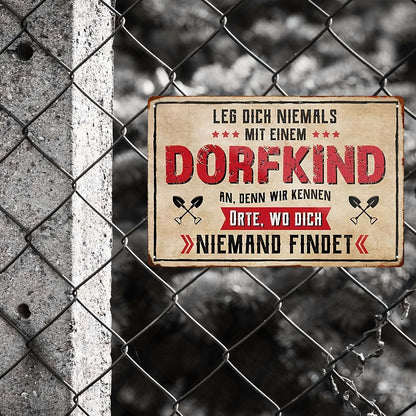 Lustiges Metallschild - Leg dich nicht mit einem Dorfkind an